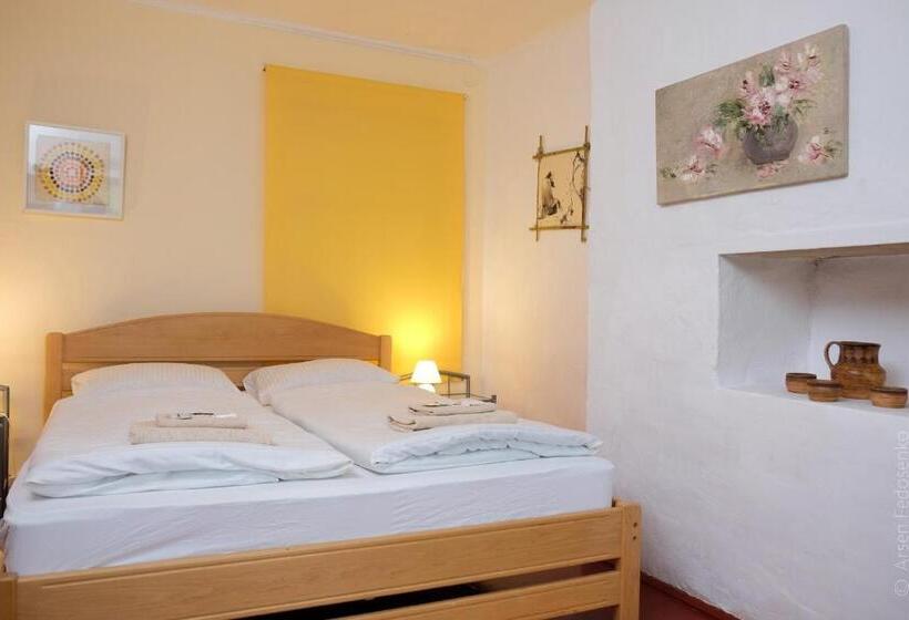 فندق صغير Black Cube