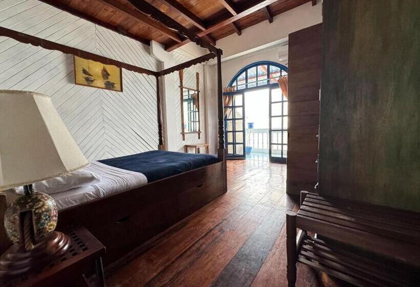 هاستل Hosteria Farallon Dillon