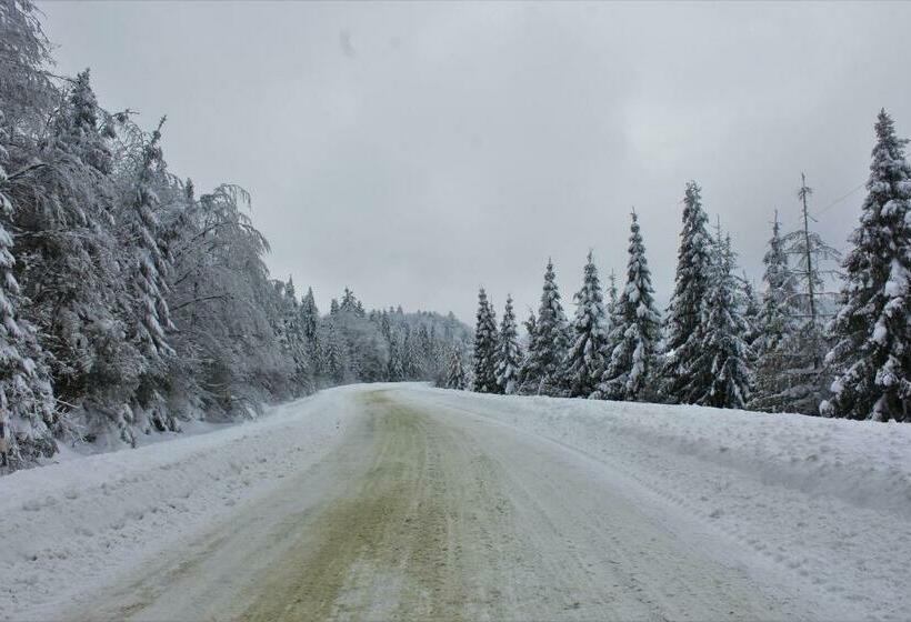 הוסטל Lian Family Hotel & Restaurant