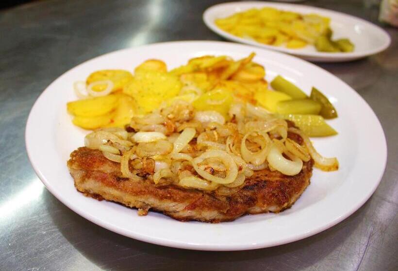 הוסטל Lian Family Hotel & Restaurant