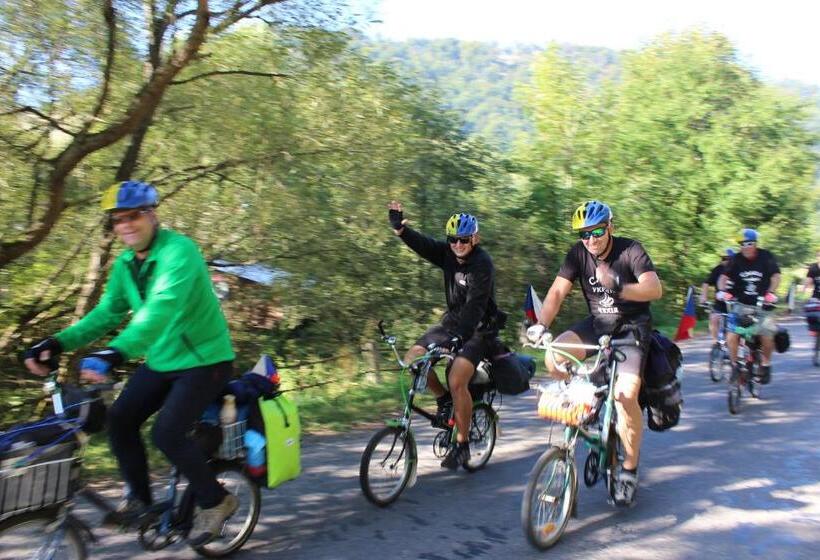 הוסטל Lian Family Hotel & Restaurant