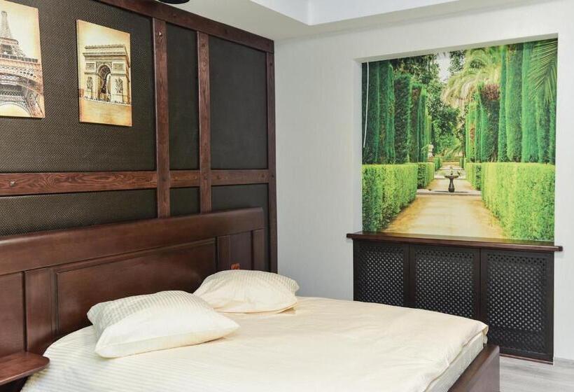 هاستل Nashe Misto Guest House