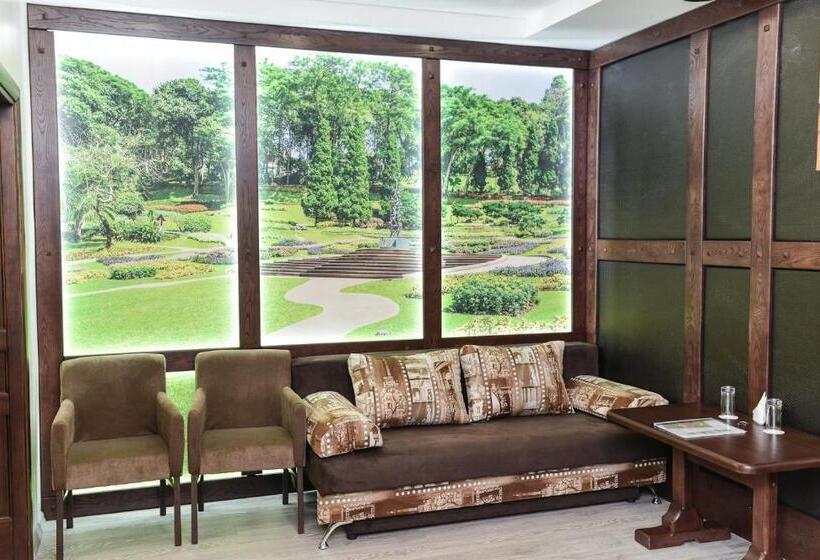 هاستل Nashe Misto Guest House