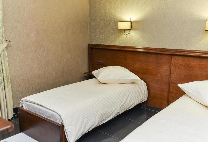 هاستل Nashe Misto Guest House