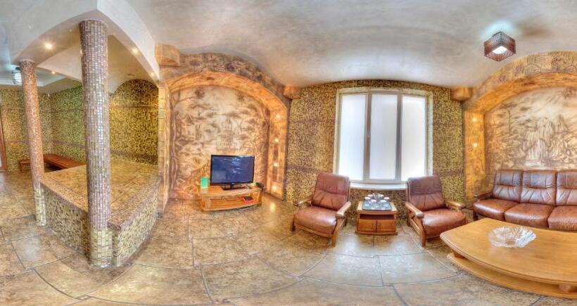 هاستل Nashe Misto Guest House