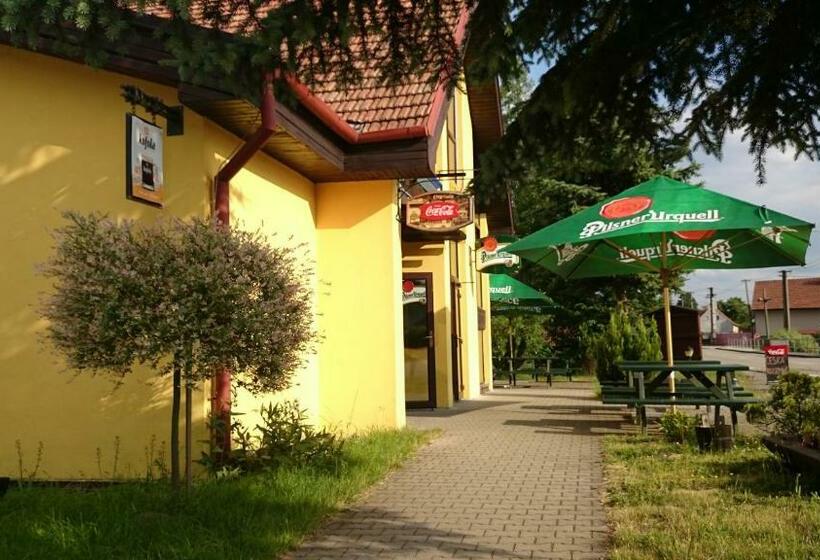 ユースホステル Restaurace Penzion Rafael