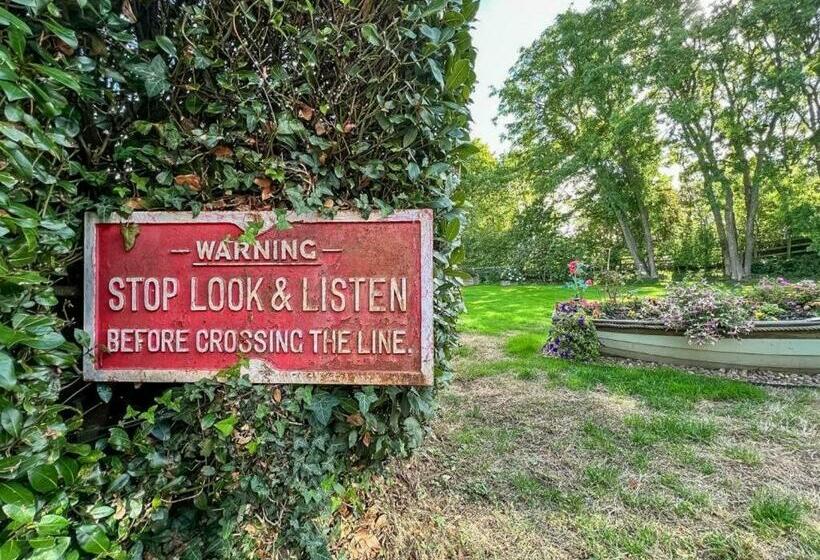 Old Ningwood Station Bed & Breakfast, Ningwood, Isle Of Wight Po41 0tg