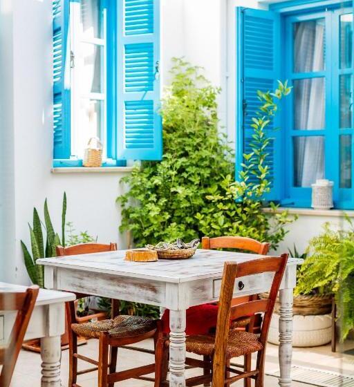 تختخواب و صبحانه Cypriot Swallow Boutique