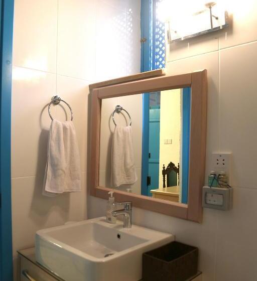 ベッドアンドブレックファースト Cypriot Swallow Boutique