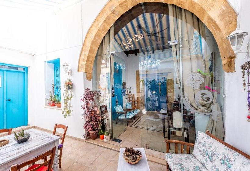 تختخواب و صبحانه Cypriot Swallow Boutique