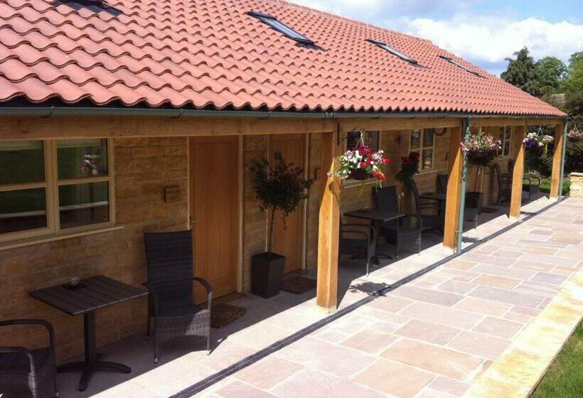 민박 The Cholmeley Arms