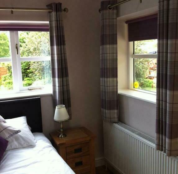 민박 The Cholmeley Arms