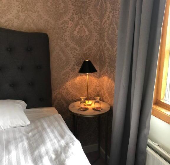 Bjälbo Gästhus B&b
