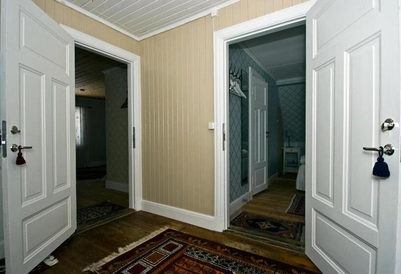 Bjälbo Gästhus B&b