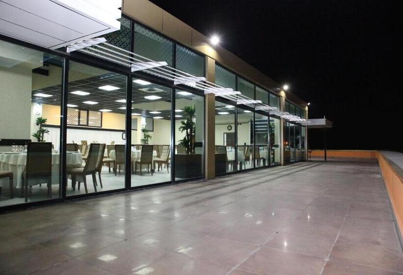 בית מלון כפרי Emsa Palace