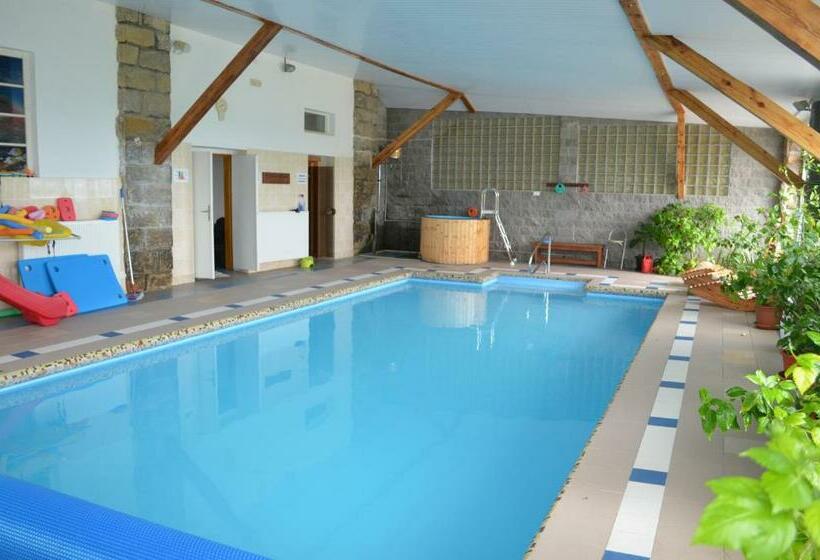 בית מלון כפרי Famozclub