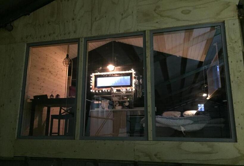 Отель Farm Stay Happy Dogs Ranch