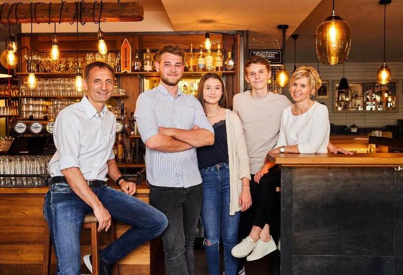 ホテル Gasthof Beim Böckhiasl