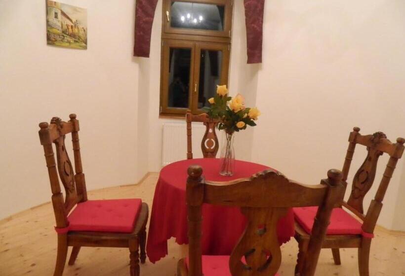 בית מלון כפרי Kaštieľ Biela Dáma A čierny Rytier