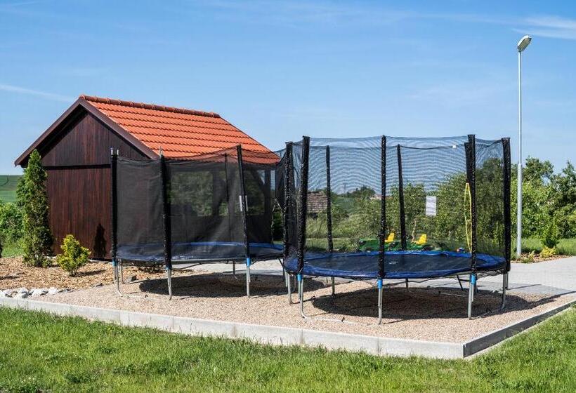 בית מלון כפרי Na Farmě Choťovice