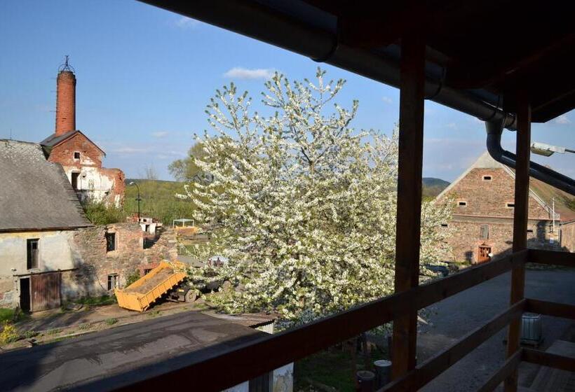 فندق Penzion Dvůr Krasíkov