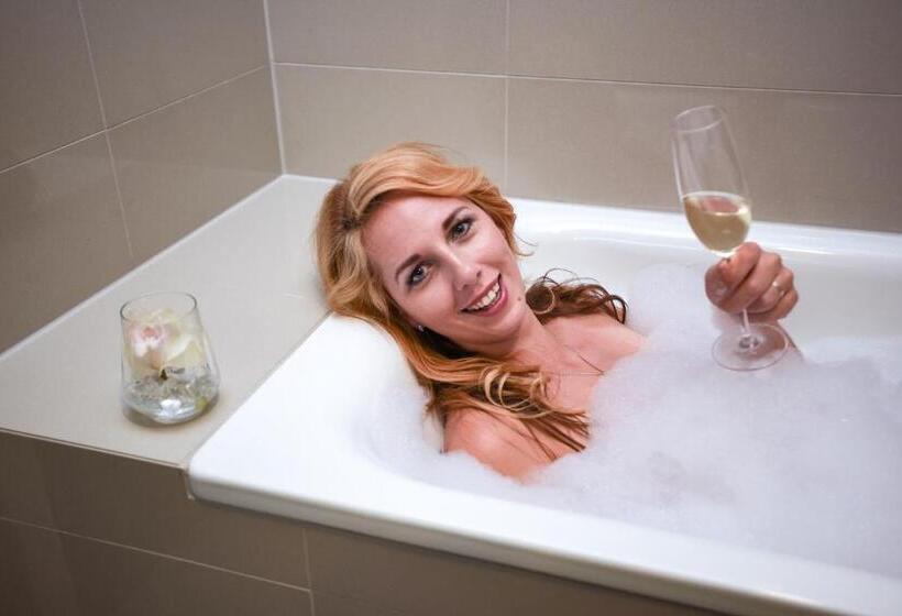 هتل S Port Véska