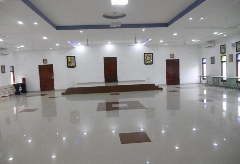 Отель Sadhabishegam