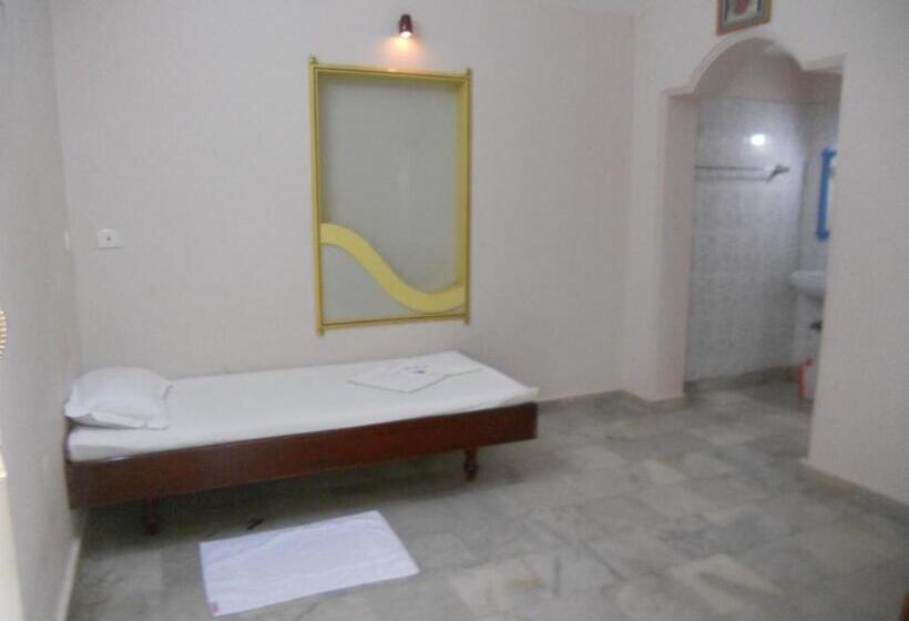 Отель Sadhabishegam