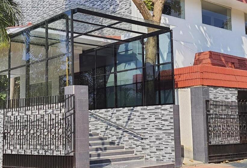 ホテル Serene Sriperumbudur