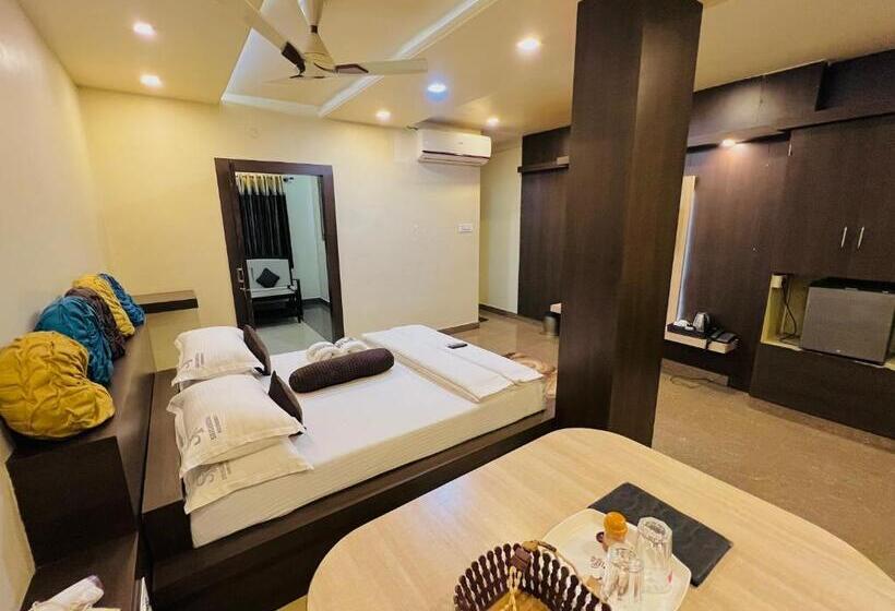 בית מלון כפרי Srigandha Residency  Vaccinated Staff