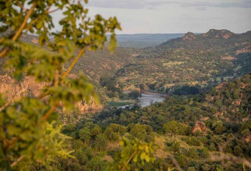 בית מלון כפרי The Outpost & Pel S Post