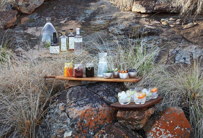 בית מלון כפרי The Outpost & Pel S Post