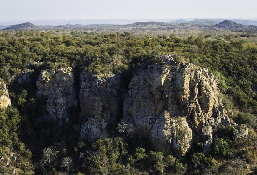 בית מלון כפרי The Outpost & Pel S Post