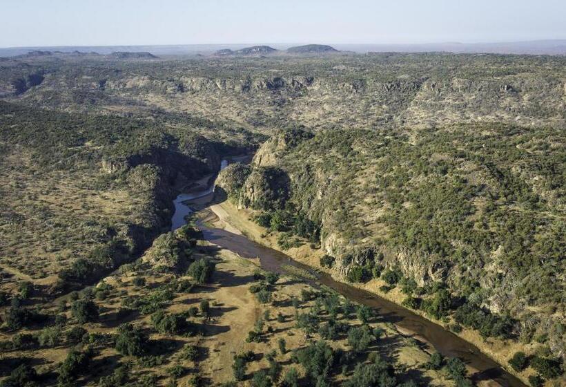 בית מלון כפרי The Outpost & Pel S Post