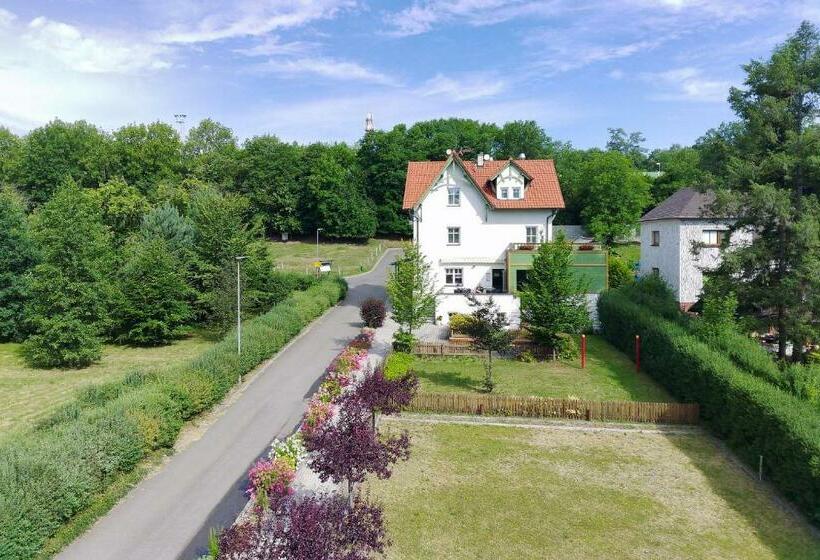 בית מלון כפרי U Parku