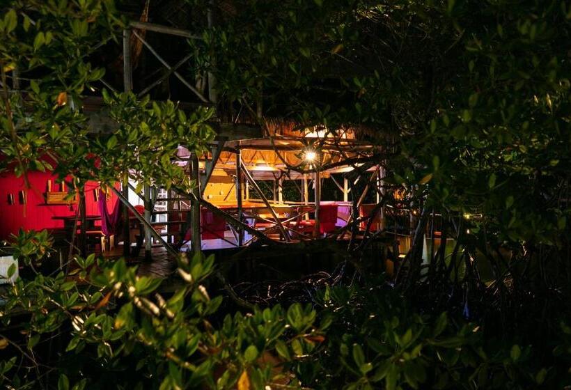 فندق Urraca Monkey Island Eco Resort