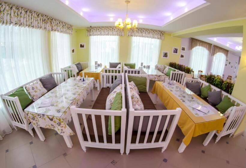 هتل Vitapark Sonyachnyy Provans