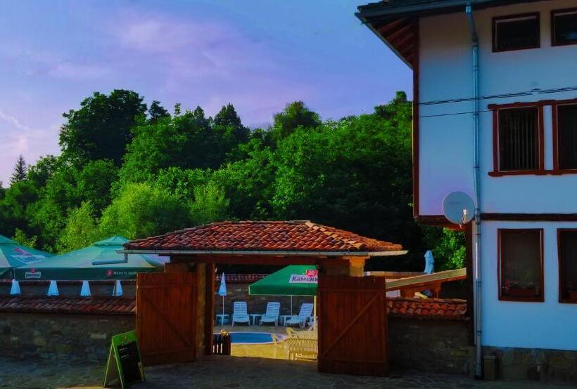 هتل Yakovtsi Inn