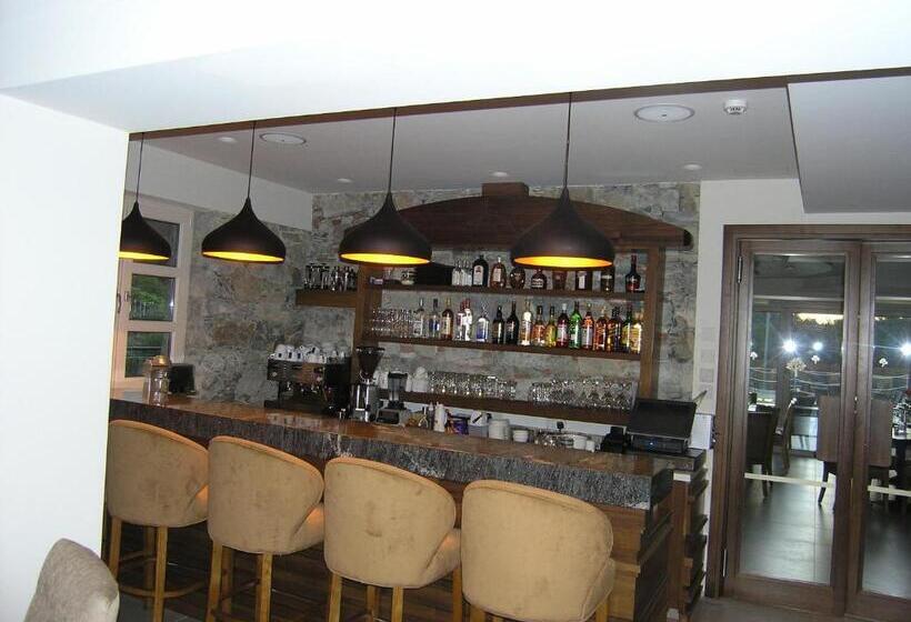 Livadia Hotel Kyperounta