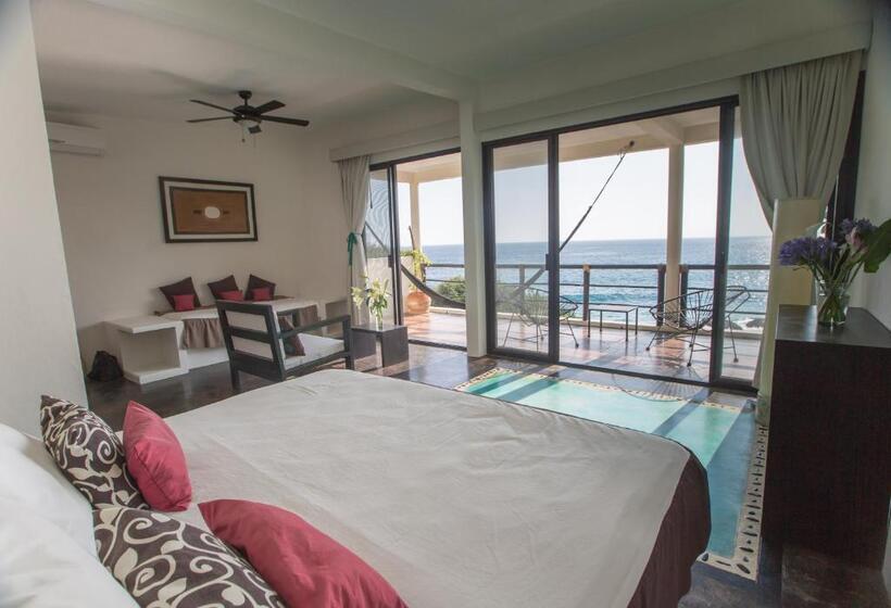 Manta Raya Hotel   Right On The Beach