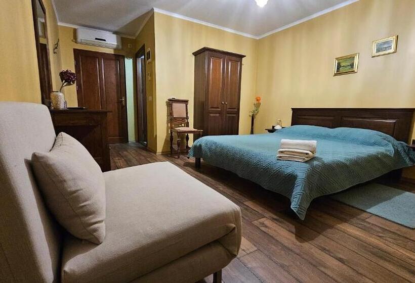 פנסיון Alegria