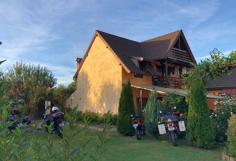 بنسيون Casa Ardeleneasca