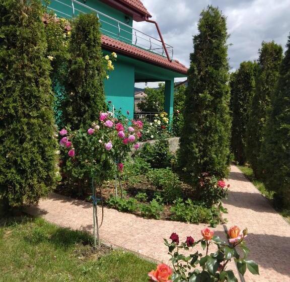 پانسیون Casa Lucian