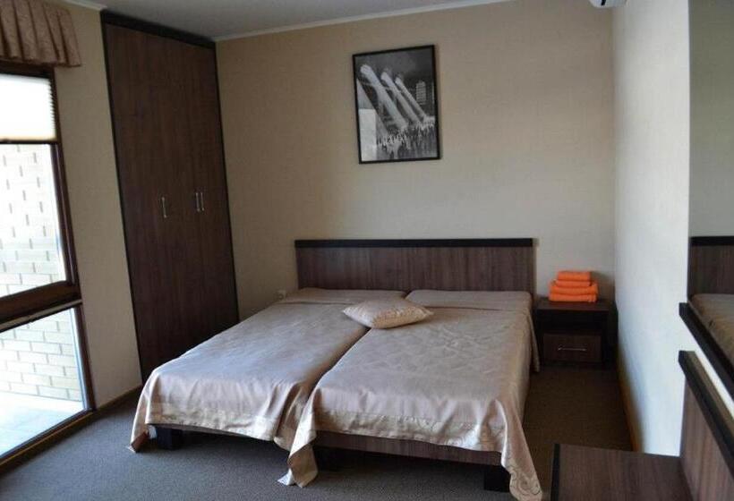 ペンション Dergachov Guest House