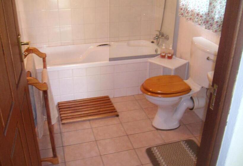 פנסיון Oaktree Lodge Guest House