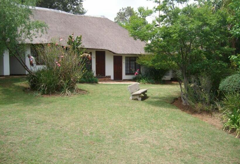 פנסיון Oaktree Lodge Guest House