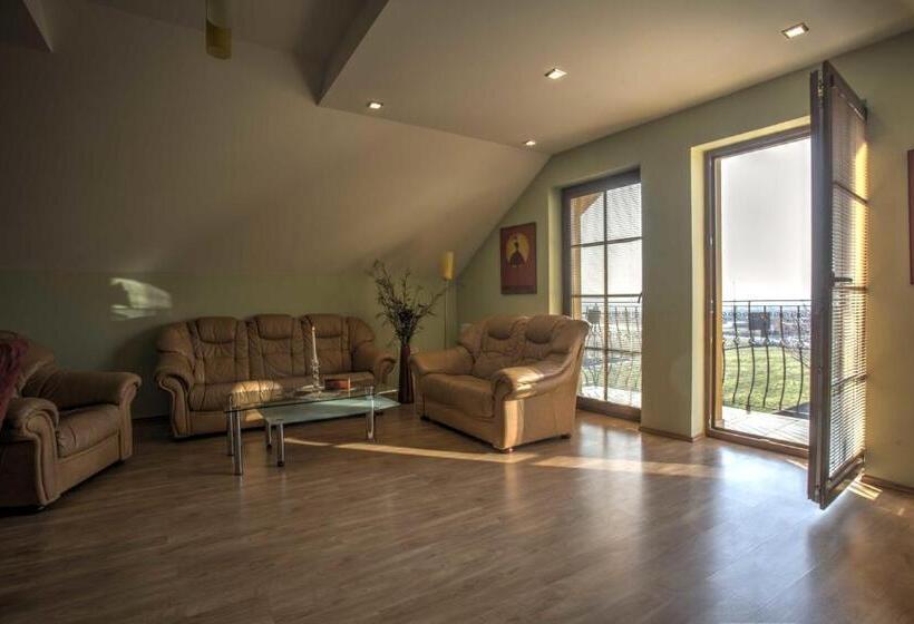 פנסיון Penzión Grobský Dvor