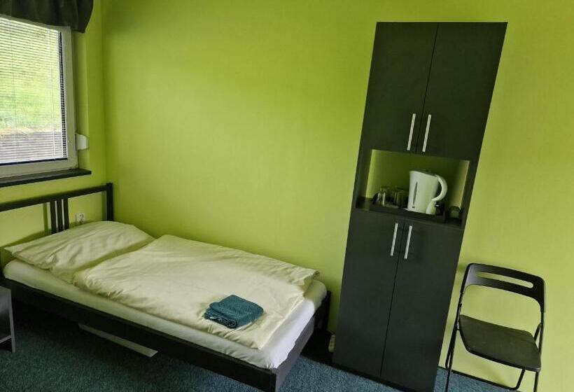 ペンション Penzion A Motobar Bravantice