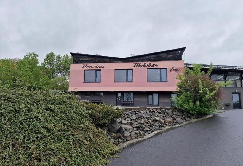 ペンション Penzion A Motobar Bravantice