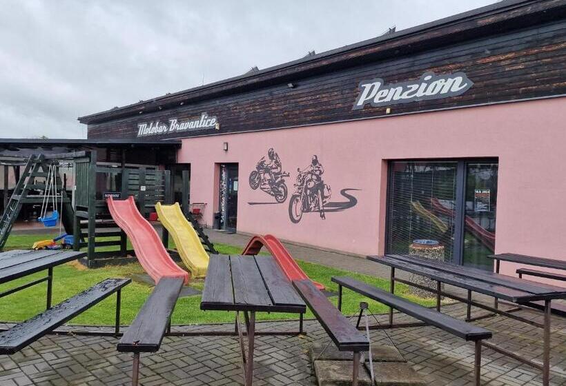 ペンション Penzion A Motobar Bravantice